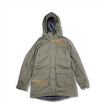 Sieviešu ūdensnecaurlaidīga medību jaka