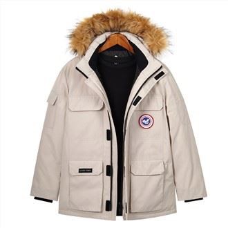 Parka jaka ar mākslīgo kažokādu